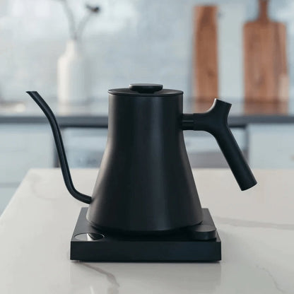 elektrischer Wasserkocher von Fellow | Stagg EKG pro 0,9 L in matt schwarz - CA Händlerportal